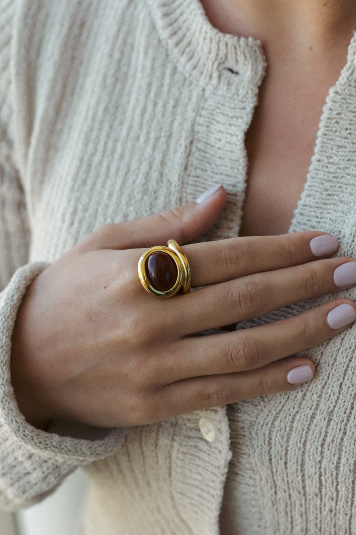 Statement cocktail ring. Rood